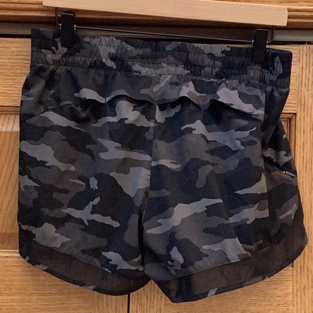 Athleta black camo Racer lined Running Shorts - Picture 4 of 15